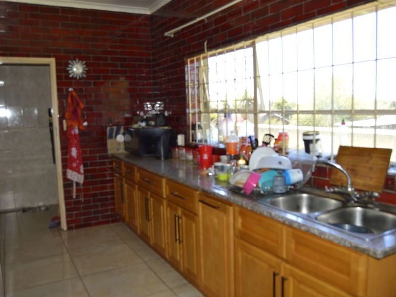 Space, Flatlet & Endless Potential – Don’t Miss This! - Photo 9