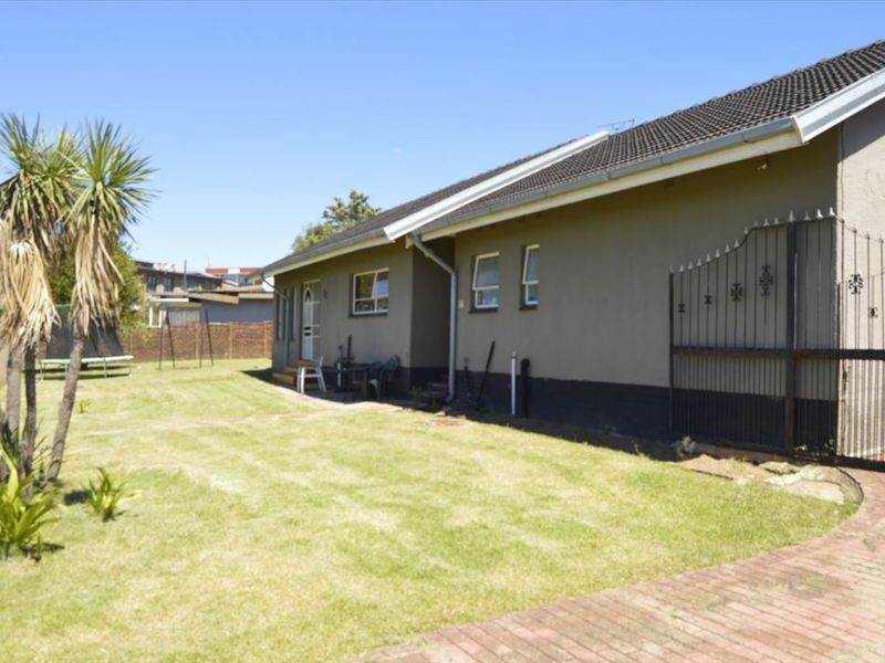 Space, Flatlet & Endless Potential – Don’t Miss This! - Photo 3