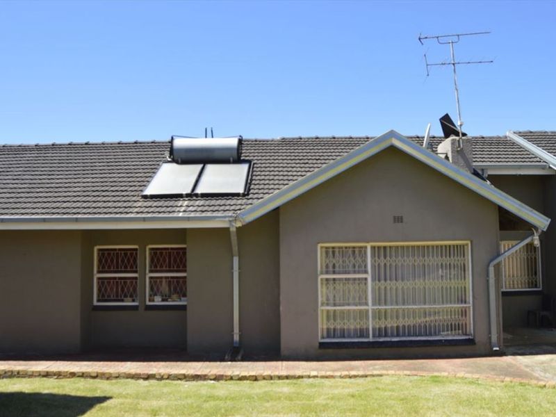 Space, Flatlet & Endless Potential – Don’t Miss This! - Photo 1