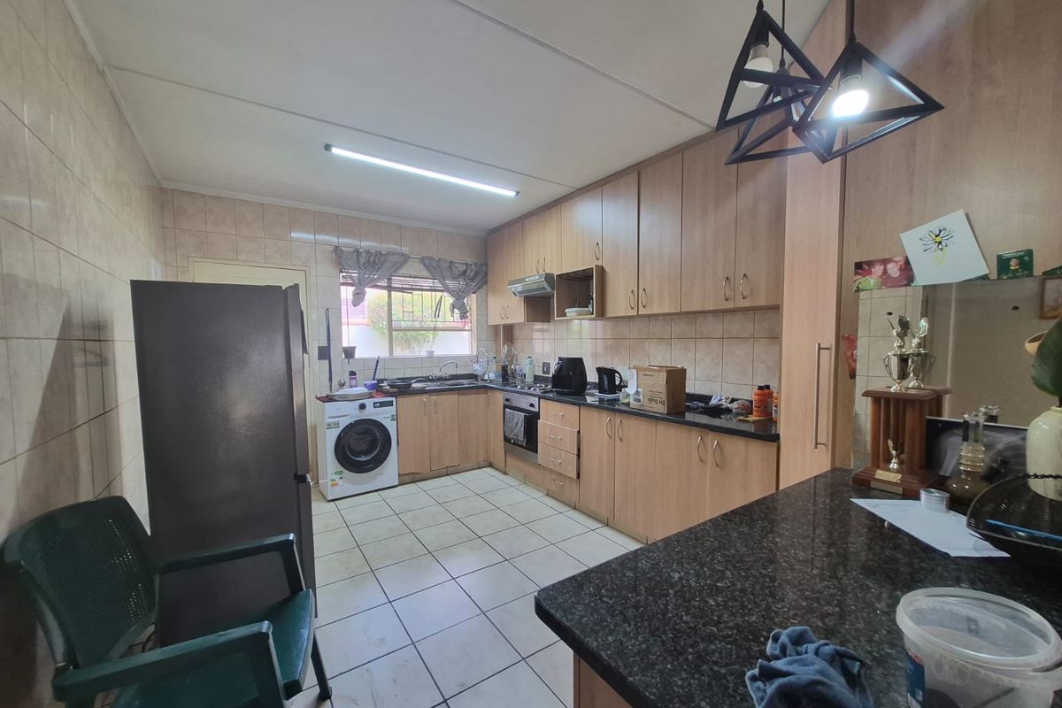 Immaculate home For sale - Photo 5