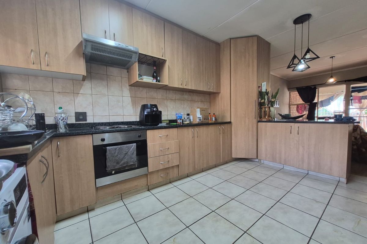 Immaculate home For sale - Photo 4