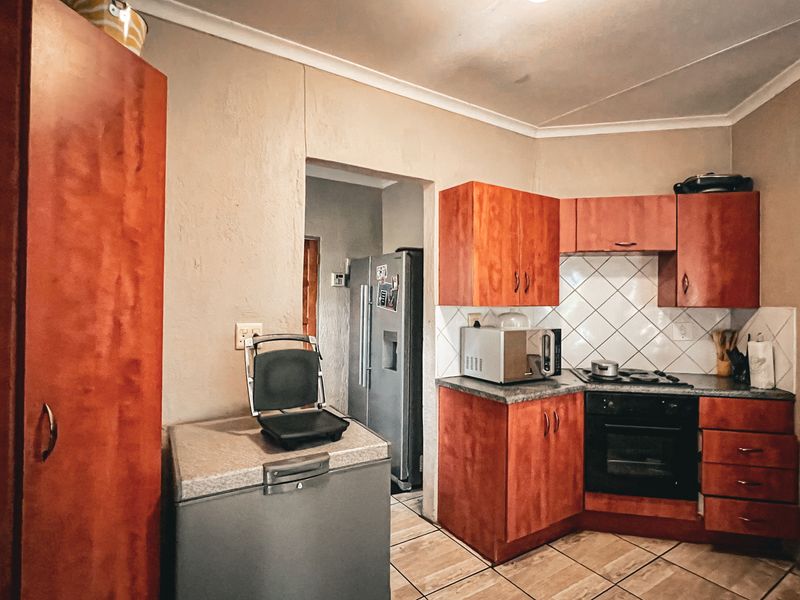 Immaculate 3-Bedroom Family Home in Secure Dio Vista Estate - Photo 10