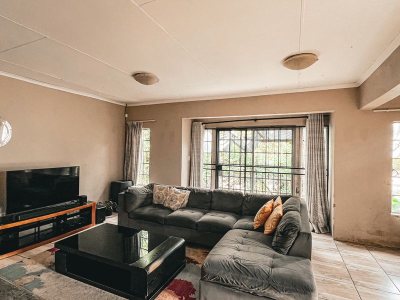 Immaculate 3-Bedroom Family Home in Secure Dio Vista Estate - Photo 8