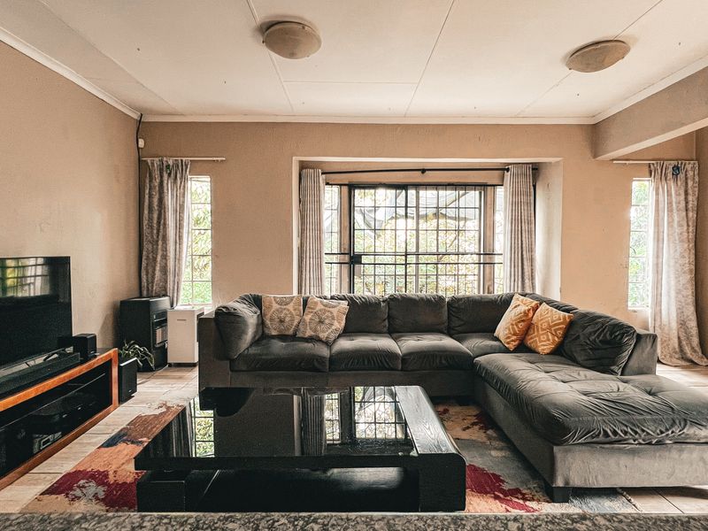 Immaculate 3-Bedroom Family Home in Secure Dio Vista Estate - Photo 7