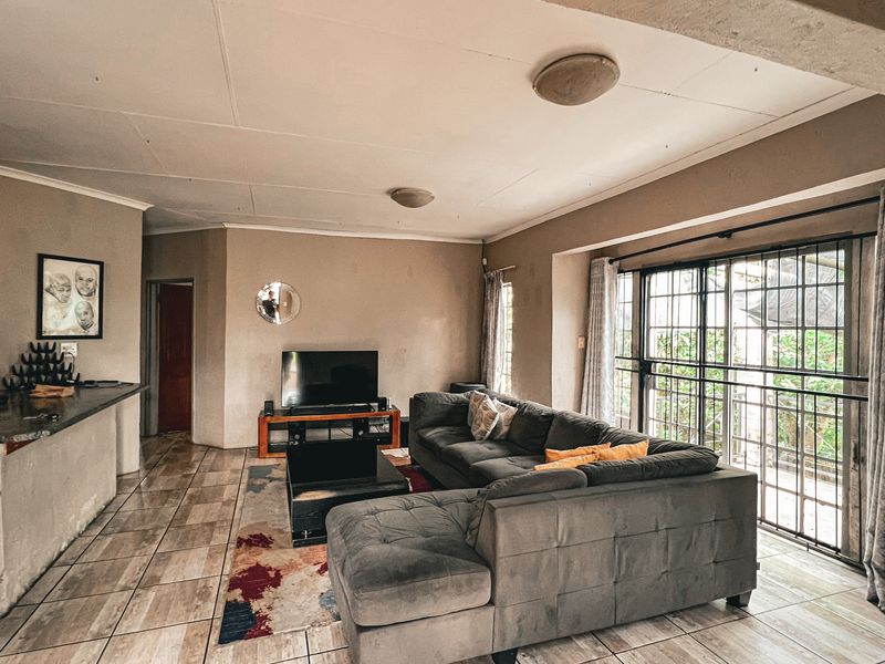 Immaculate 3-Bedroom Family Home in Secure Dio Vista Estate - Photo 6