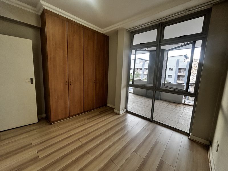 2 bed 2 bath wow - Photo 8