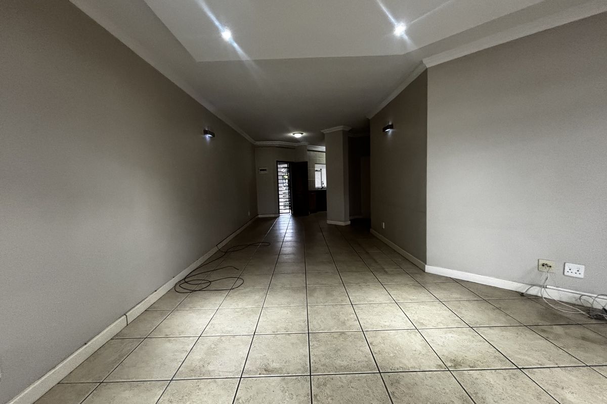 2 bed 2 bath wow - Photo 4