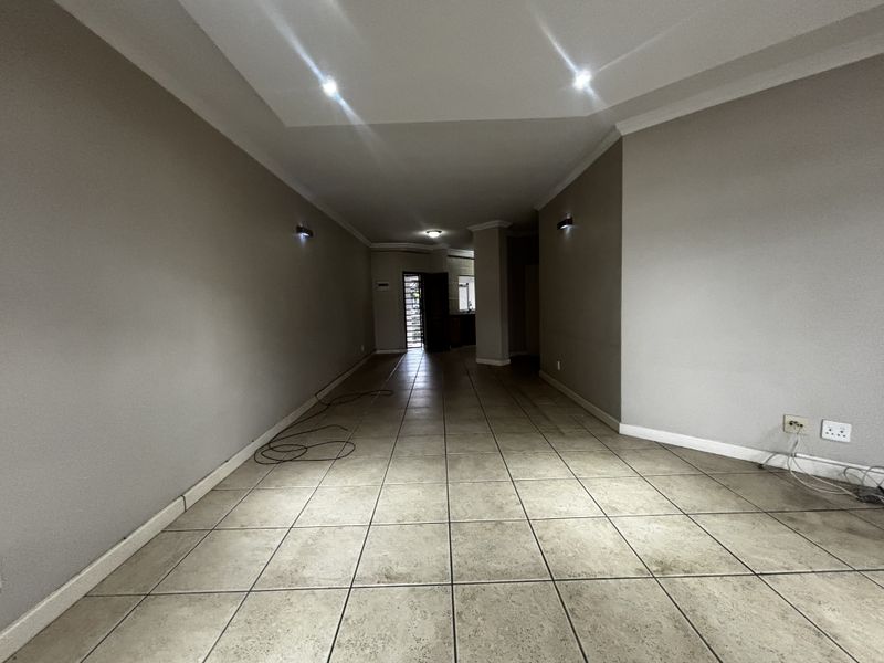 2 bed 2 bath wow - Photo 4