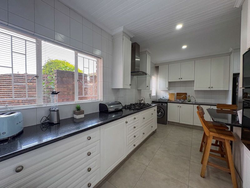 Three bedroom townhouse for sale - Photo 5