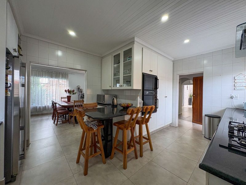 Three bedroom townhouse for sale - Photo 4