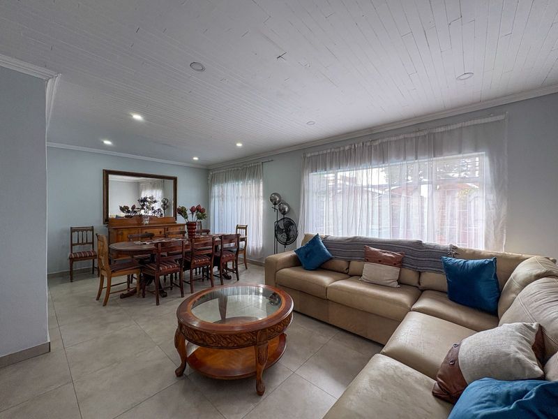 Three bedroom townhouse for sale - Photo 8