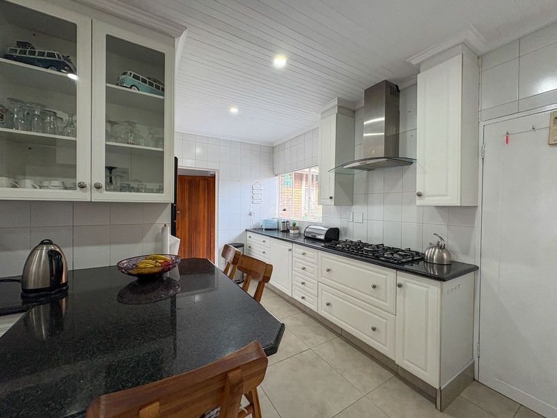 Three bedroom townhouse for sale - Photo 6