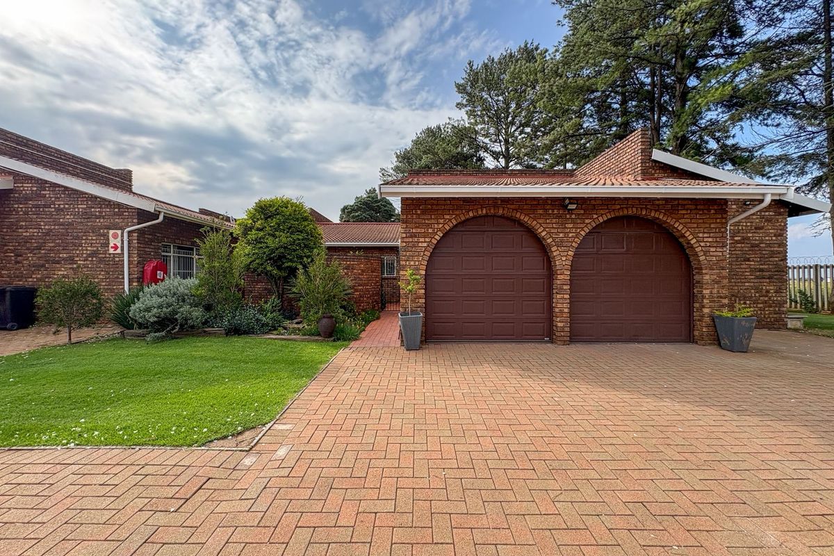 Three bedroom townhouse for sale - Photo 2