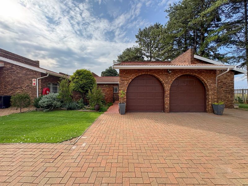 Three bedroom townhouse for sale - Photo 2