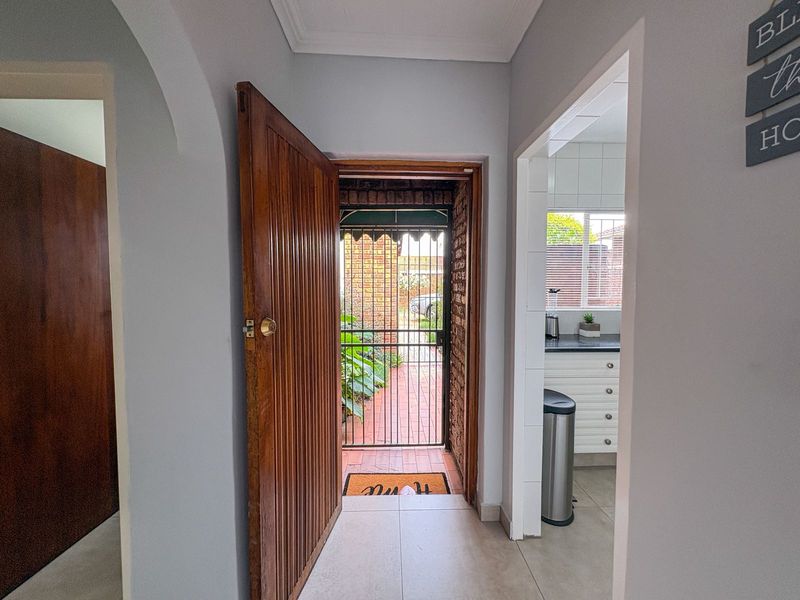 Three bedroom townhouse for sale - Photo 3