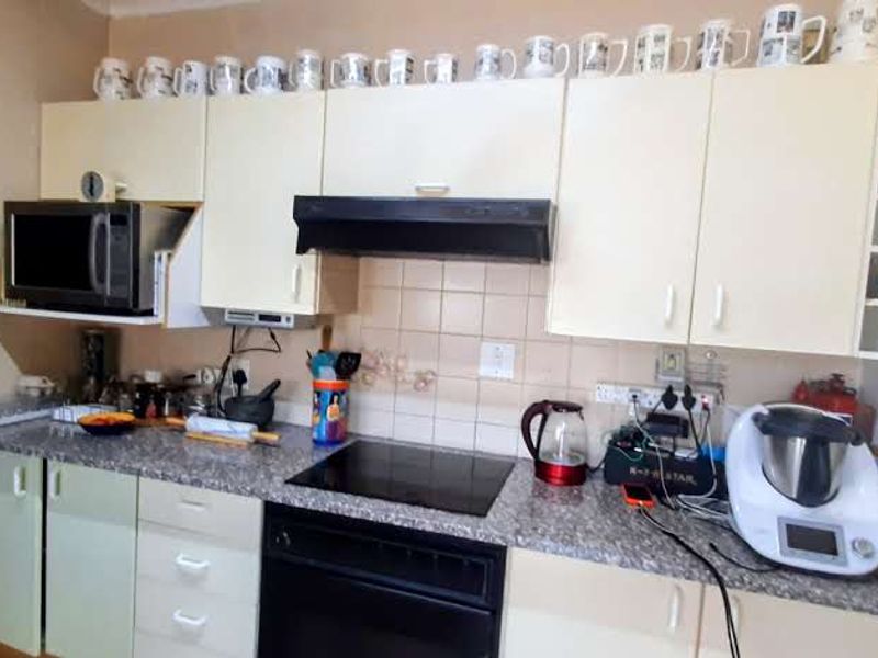 Your Private Oasis with Lapa & Landscaped Garden! - Photo 8