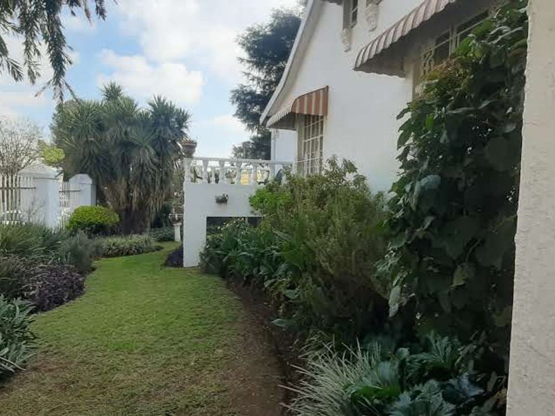 Your Private Oasis with Lapa & Landscaped Garden! - Photo 3