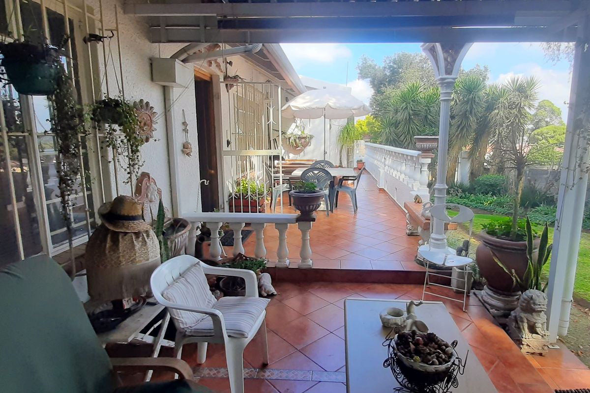 Your Private Oasis with Lapa & Landscaped Garden! - Photo 2