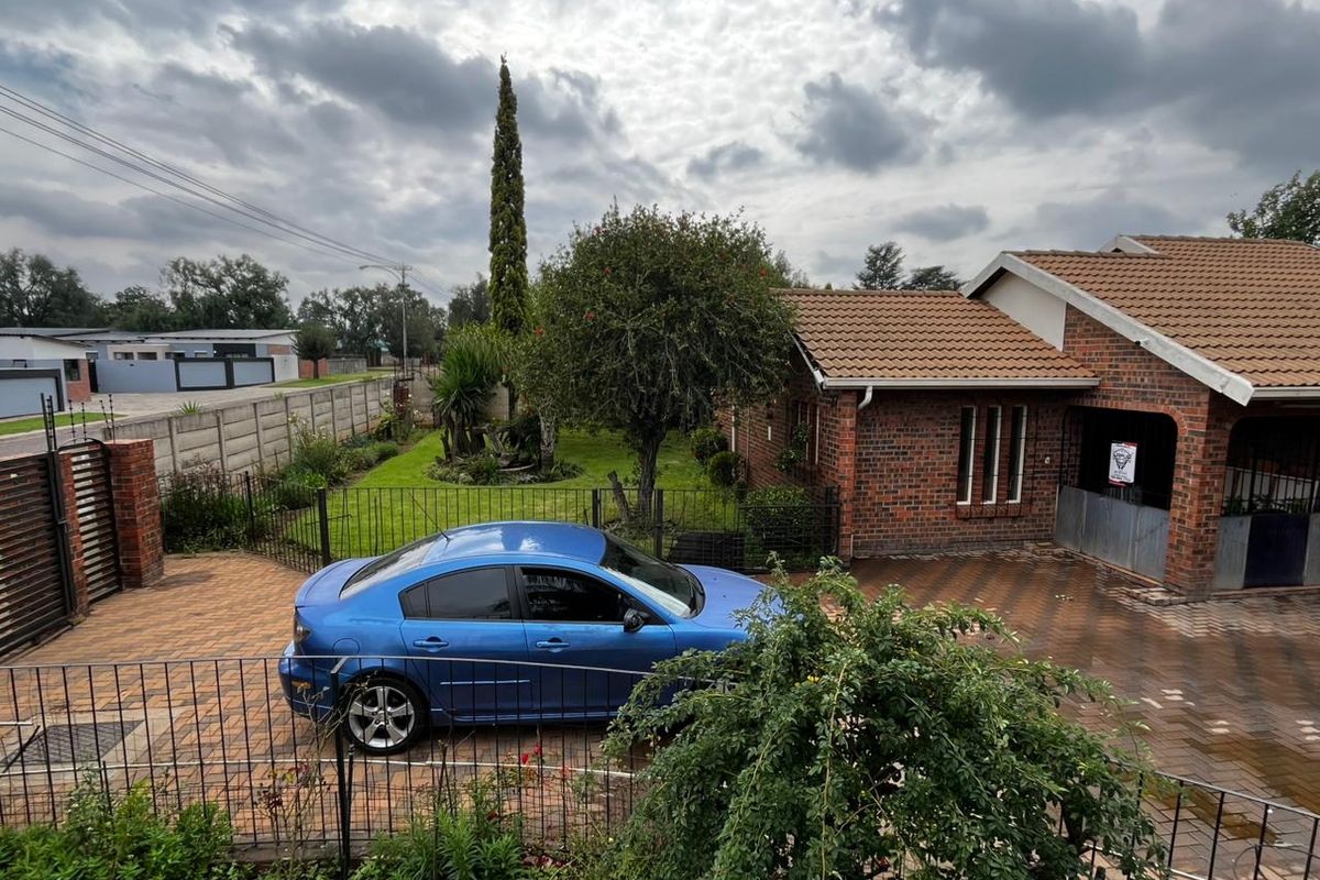 Massive 1,846m2 Double Stand Corner Property in Modder East, Endless Potential! - Photo 2