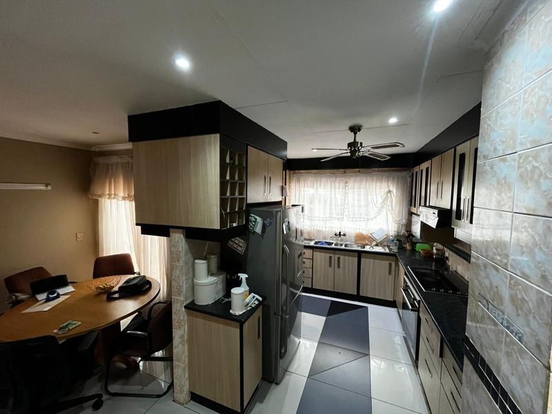 Massive 1,846m2 Double Stand Corner Property in Modder East, Endless Potential! - Photo 8