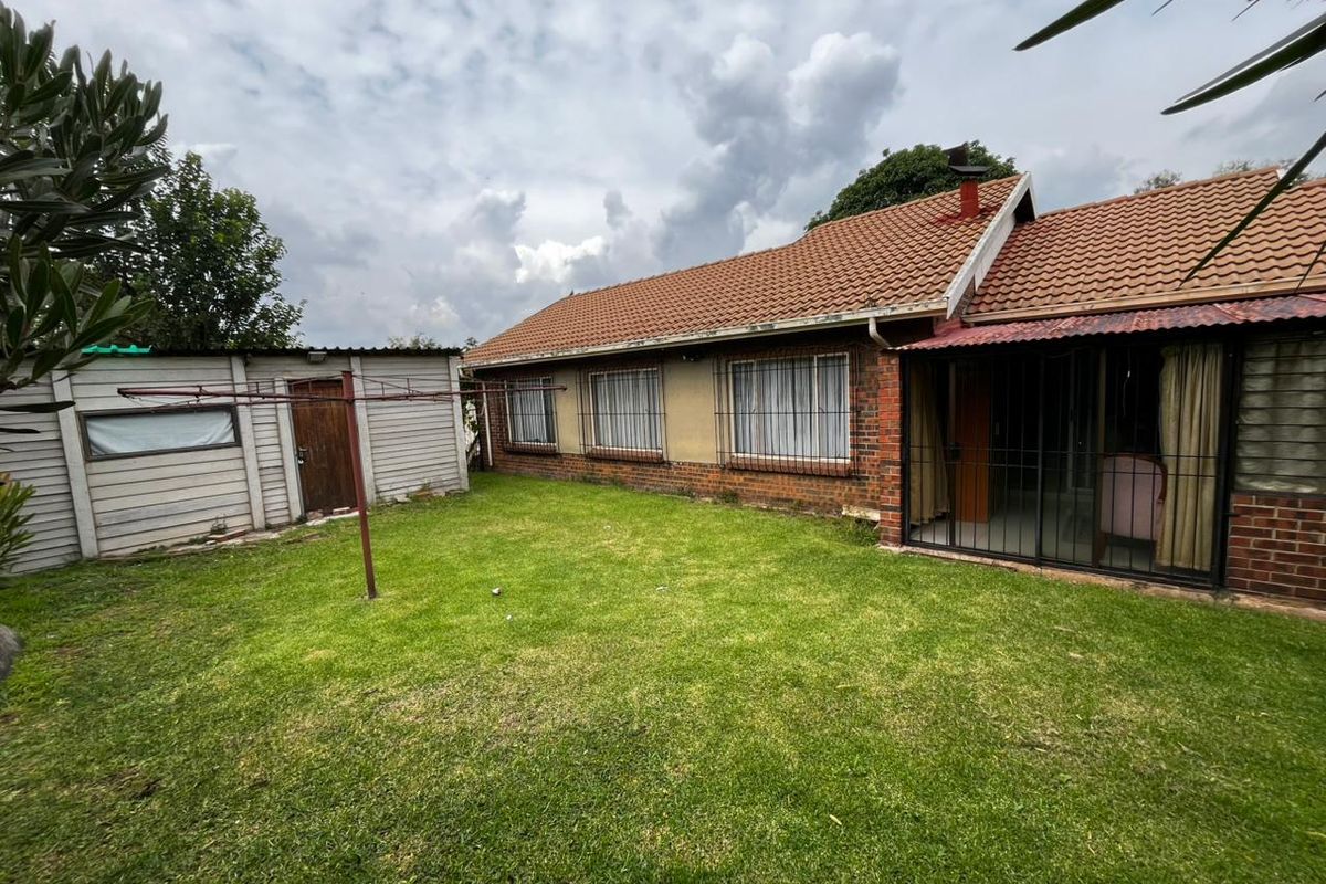 Massive 1,846m2 Double Stand Corner Property in Modder East, Endless Potential! - Photo 4
