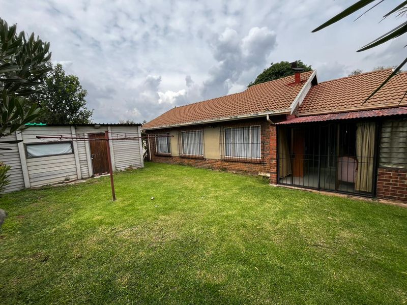 Massive 1,846m2 Double Stand Corner Property in Modder East, Endless Potential! - Photo 4