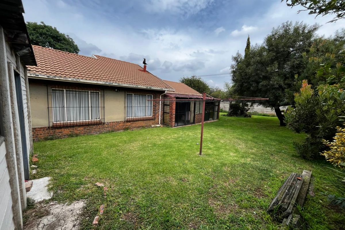 Massive 1,846m2 Double Stand Corner Property in Modder East, Endless Potential! - Photo 5