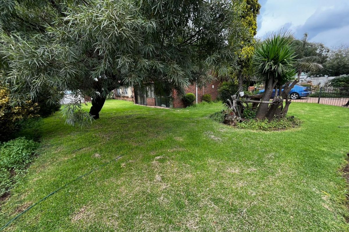 Massive 1,846m2 Double Stand Corner Property in Modder East, Endless Potential! - Photo 3