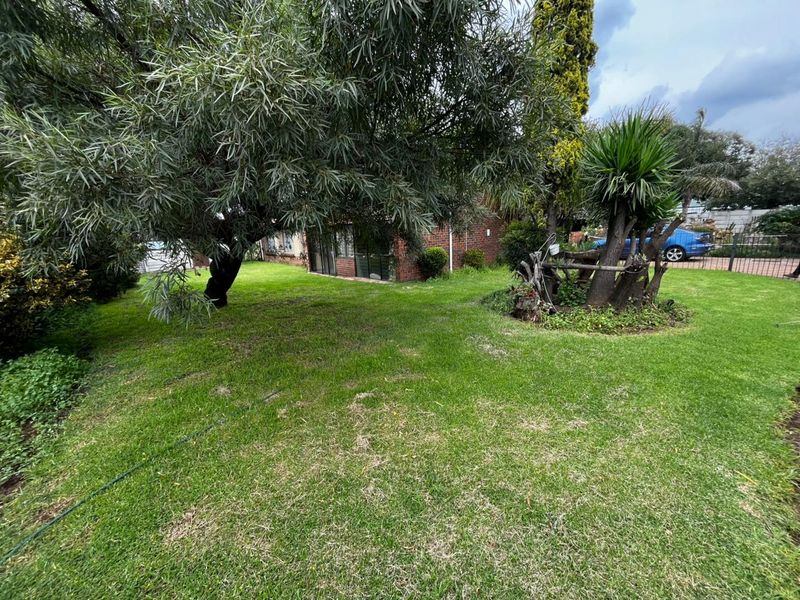 Massive 1,846m2 Double Stand Corner Property in Modder East, Endless Potential! - Photo 3