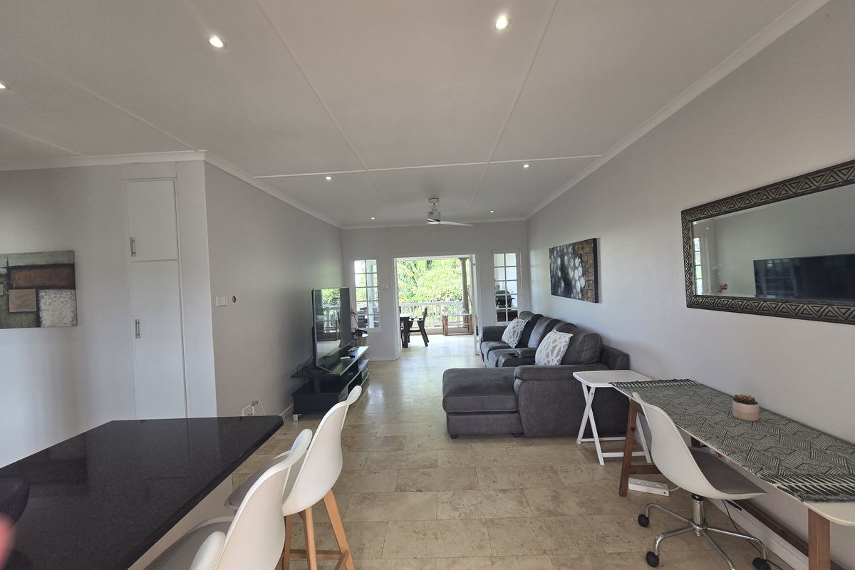 Top Floor Apartment for RENT - Photo 5