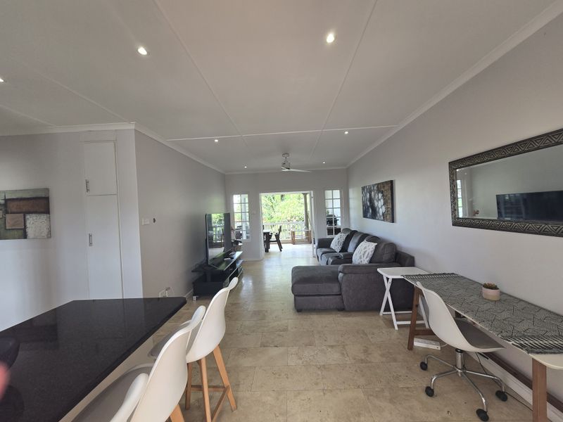 Top Floor Apartment for RENT - Photo 5