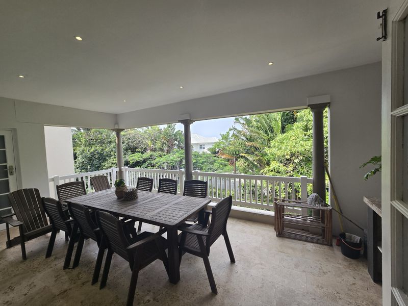 VILLA MED-TOP FLOOR APARTMENT - Photo 1