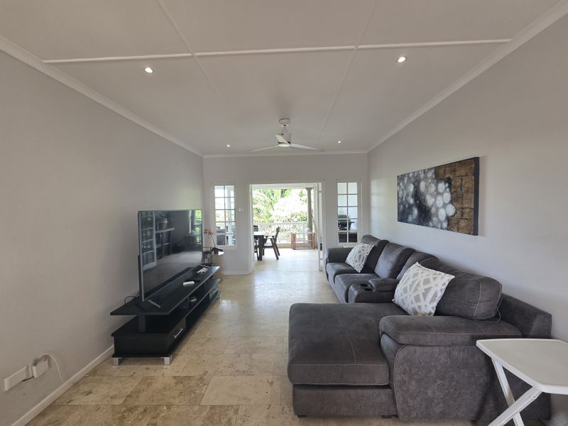 VILLA MED-TOP FLOOR APARTMENT - Photo 4