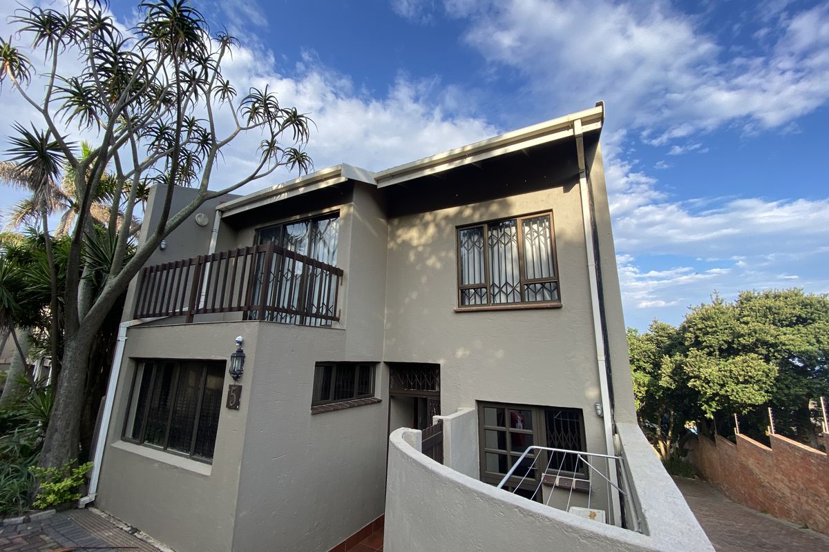 Furnished Beachfront Townhouse with Spectacular Ocean Views - Photo 2