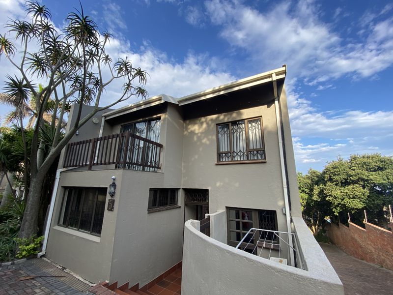 Furnished Beachfront Townhouse with Spectacular Ocean Views - Photo 2