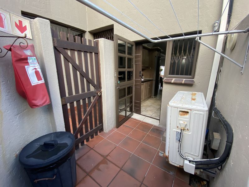 Furnished Beachfront Townhouse with Spectacular Ocean Views - Photo 9