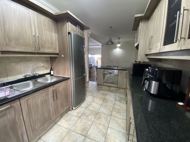 Furnished Beachfront Townhouse with Spectacular Ocean Views - Photo 7