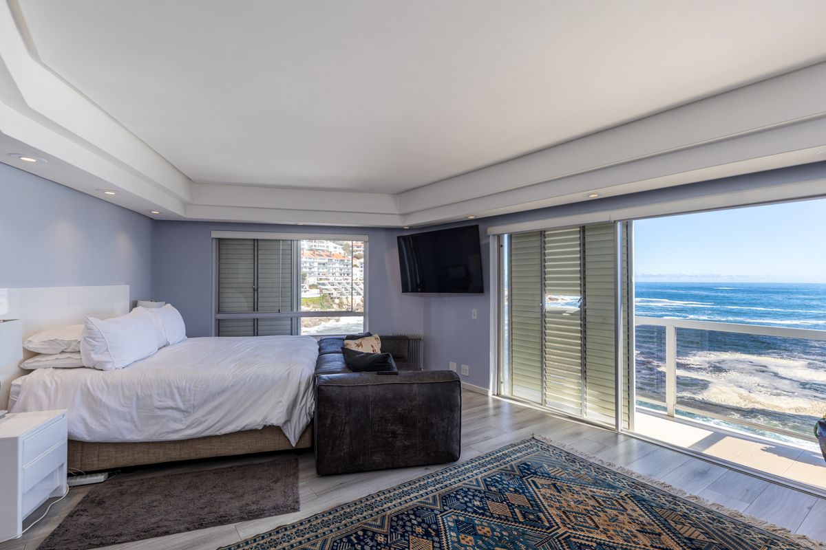 Exclusive Waterfront Apartment in Bantry Bay - Photo 4