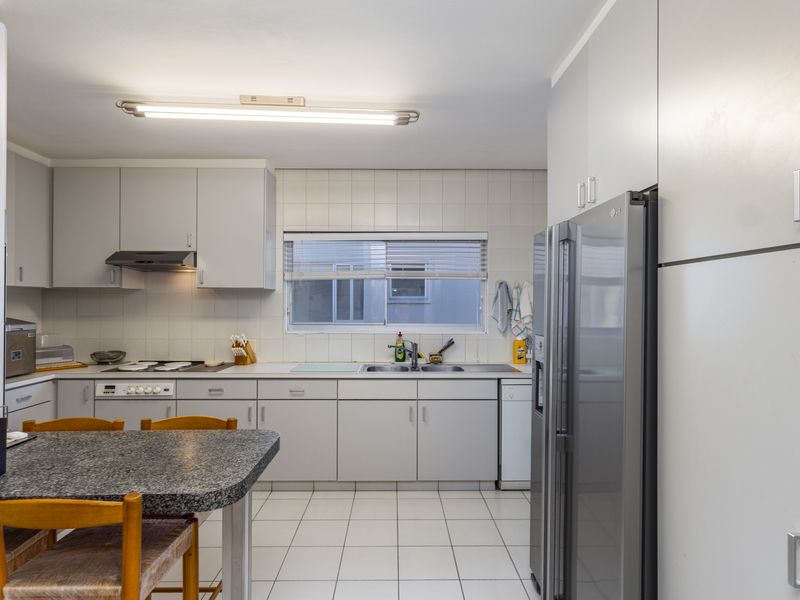 Exclusive Waterfront Apartment in Bantry Bay - Photo 7