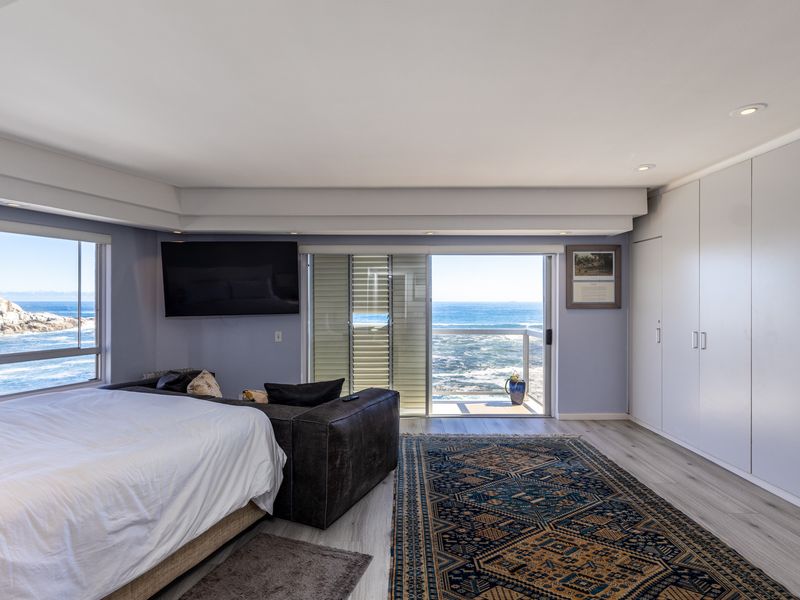 Exclusive Waterfront Apartment in Bantry Bay - Photo 6