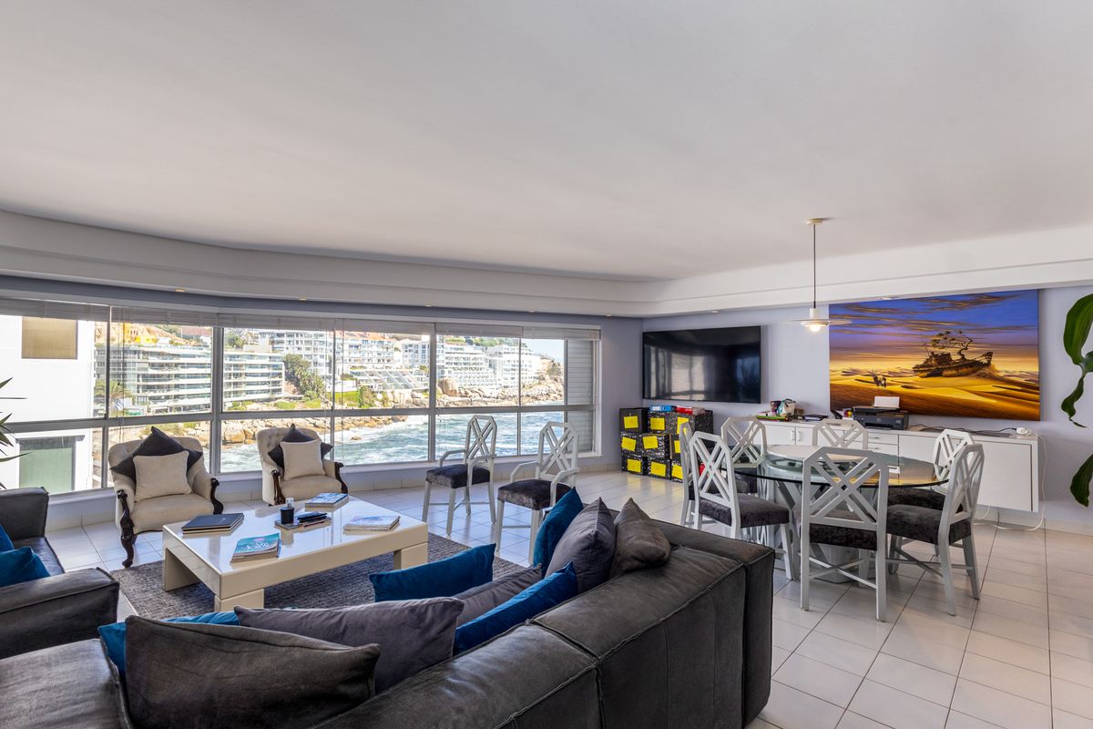 Exclusive Waterfront Apartment in Bantry Bay - Photo 3