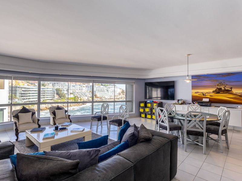 Exclusive Waterfront Apartment in Bantry Bay - Photo 3