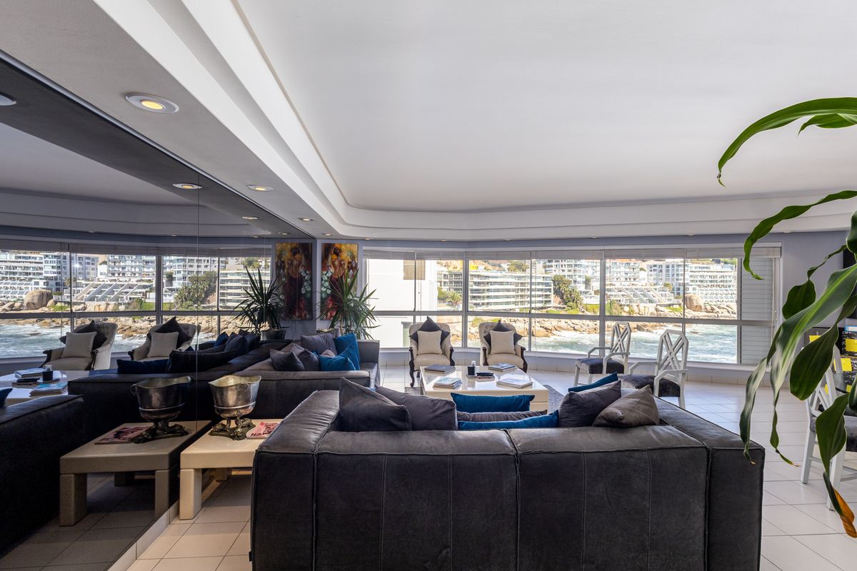 Exclusive Waterfront Apartment in Bantry Bay - Photo 2