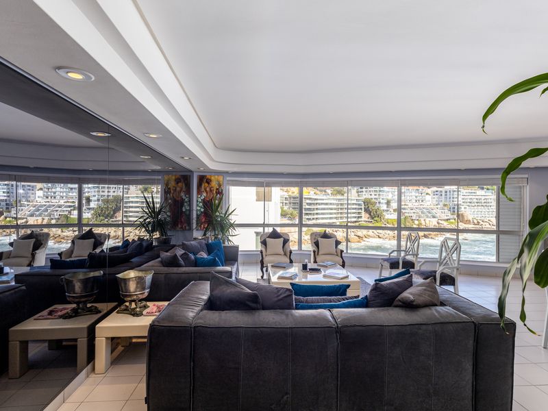 Exclusive Waterfront Apartment in Bantry Bay - Photo 2