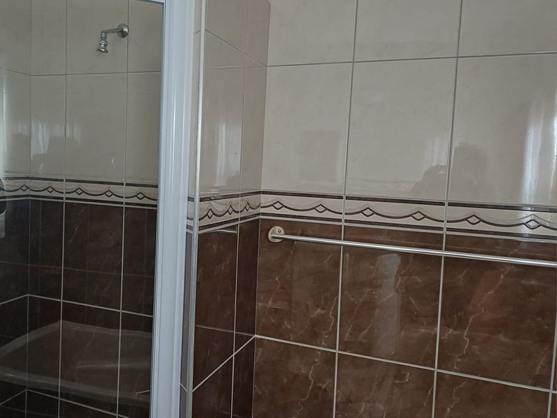 6 Bedroom Multi Level home to Rent in Reebok - Photo 7