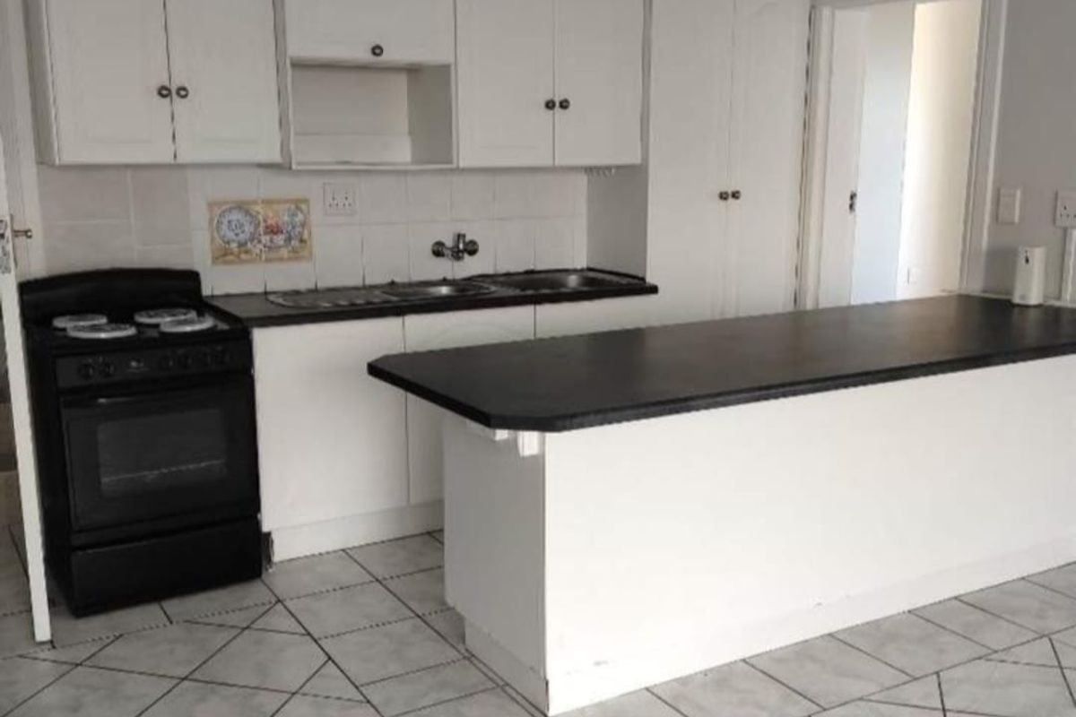 6 Bedroom Multi Level home to Rent in Reebok - Photo 3