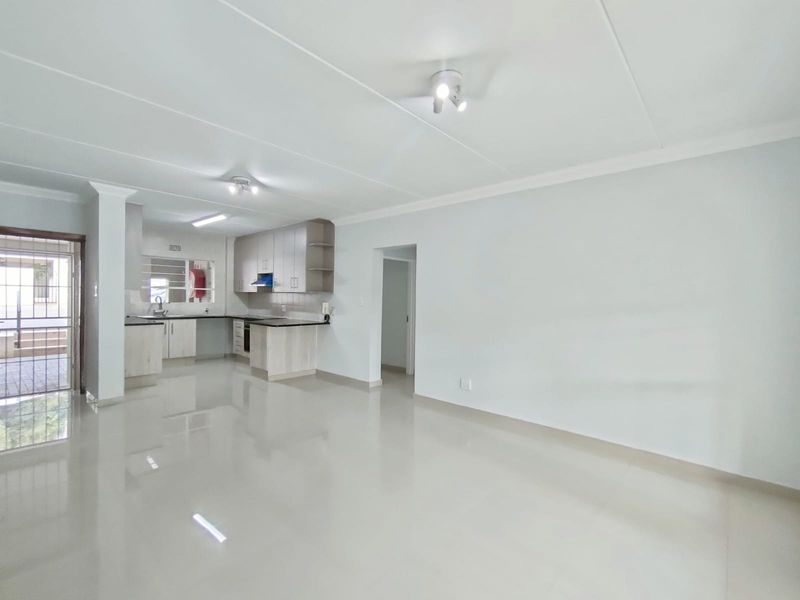 Nice & Neat 2-Bedroom Townhouse with Outdoor Space - Prime Location! - Photo 9