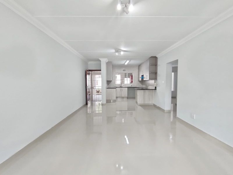 Nice & Neat 2-Bedroom Townhouse with Outdoor Space - Prime Location! - Photo 8