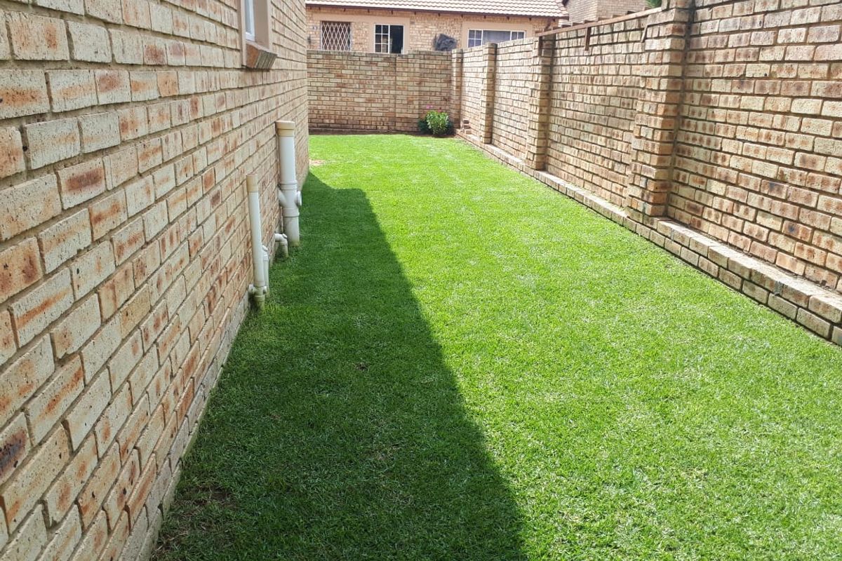 Popular 2 Bedroom Townhouse for sale in Sasolburg - Photo 3