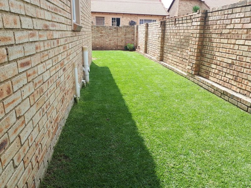 Popular 2 Bedroom Townhouse for sale in Sasolburg - Photo 3